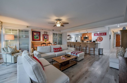 Tuscaloosa Condominio | Crimson Chimes - Book for Football - walk to stadium, coliseum and more!