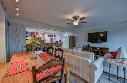 Tuscaloosa Condominio | Crimson Chimes - Book for Football - walk to stadium, coliseum and more!