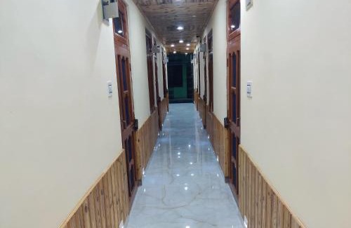 Rampur Cama Y Desayuno | Crimson inn b&b