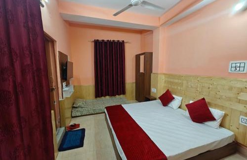 Rampur Cama Y Desayuno | Crimson inn b&b