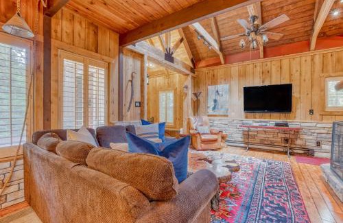 Welches Casa | Crimson & Stone