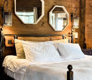 Ramot Cabina | Crimson View