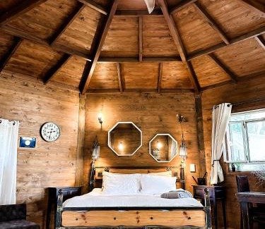 Ramot Cabina | Crimson View