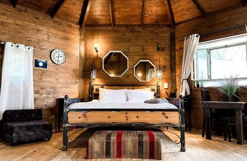 Ramot Cabina | Crimson View