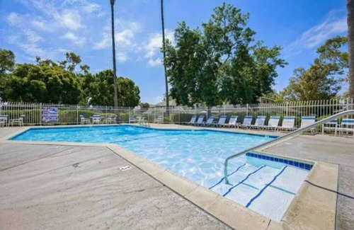 North Valley Condominio | Crisp 2bd 2ba Pool Ocean Breeze Retreat