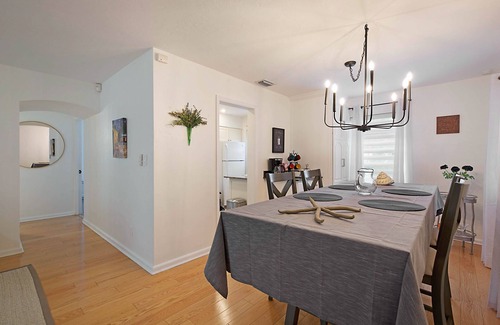 Old Northwood Historic District Casa | Crisp Coastal Home - Uber Popular Northwood Neighborhood of West Palm Beach