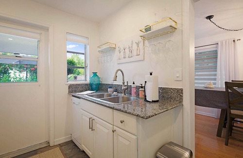 Old Northwood Historic District Casa | Crisp Coastal Home - Uber Popular Northwood Neighborhood of West Palm Beach