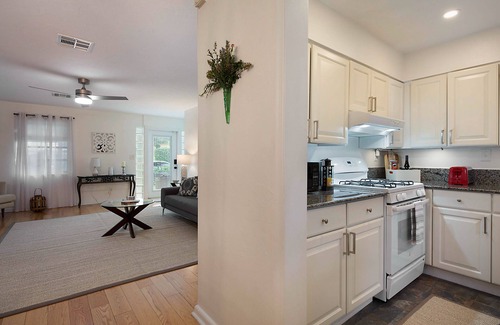 Old Northwood Historic District Casa | Crisp Coastal Home - Uber Popular Northwood Neighborhood of West Palm Beach