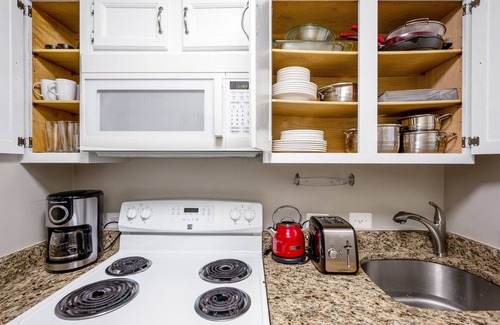 Adams Morgan Apartamento | Crisp Dupont Circle 2BR nr. U Street, Metro & Glen’s Mkt, by Blueground