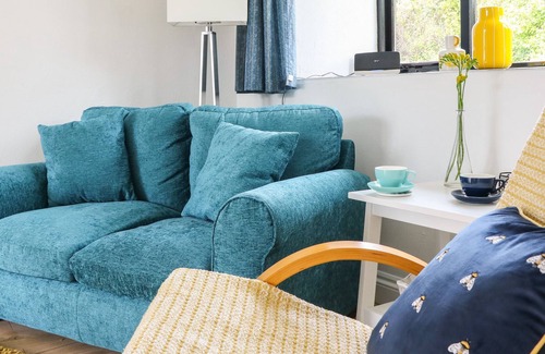 Whimple Cabaña | CRISPIN COTTAGE, pet friendly, country holiday cottage in Whimple