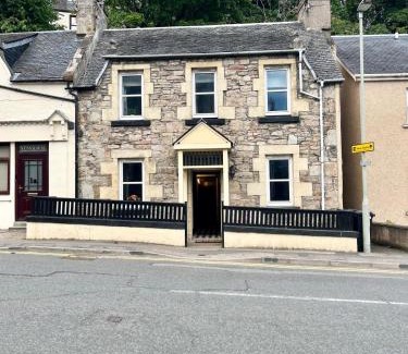 Inverness City Centre Casa | Criss Cross Cottage