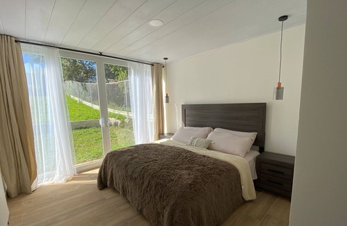 Tronadora Apartamento | Cristal #1, Modern Monteverde home in harmony with nature!