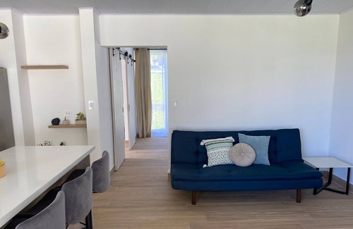 Tronadora Apartamento | Cristal #1, Modern Monteverde home in harmony with nature!