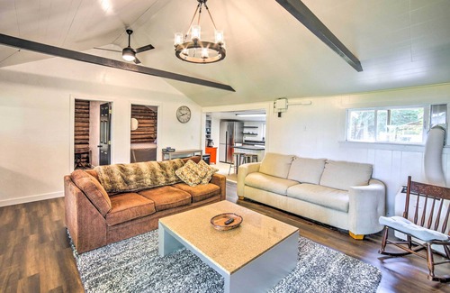 Crivitz Cabaña | Crivitz Lakefront Escape w/ Boat Dock & Slip!