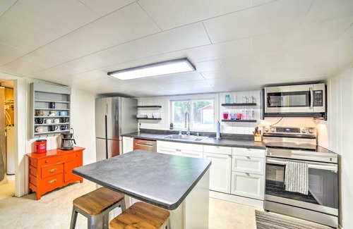Crivitz Cabaña | Crivitz Lakefront Escape w/ Boat Dock & Slip!