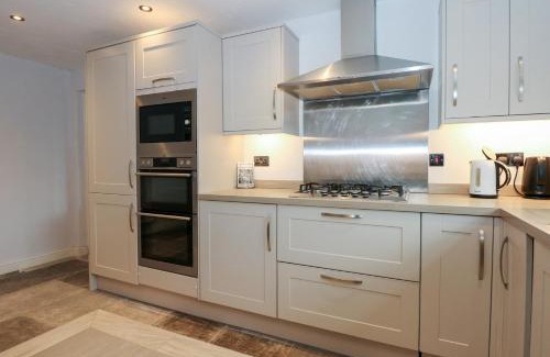 Garn Fadryn Casa | Criw Newydd
