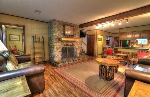 Pittman Center Casa | Crockett's Coonskin Cabin #540