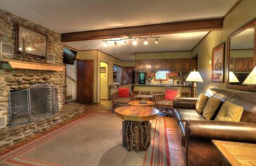 Pittman Center Casa | Crockett's Coonskin Cabin #540