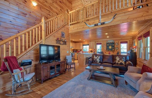 Maggie Valley Cabina | Crockett's Meadow! Hot Tub, Fast Wifi, Cable TV, Fire Pit, Gas Grill! See Elk!