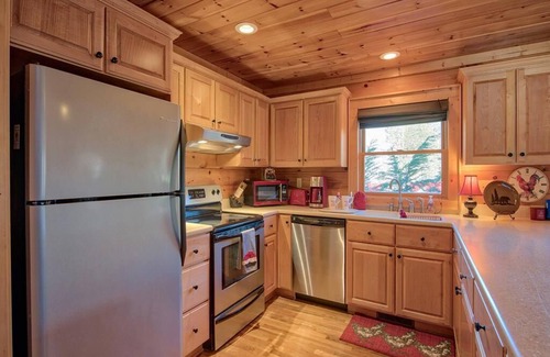 Maggie Valley Cabina | Crockett's Meadow! Hot Tub, Fast Wifi, Cable TV, Fire Pit, Gas Grill! See Elk!