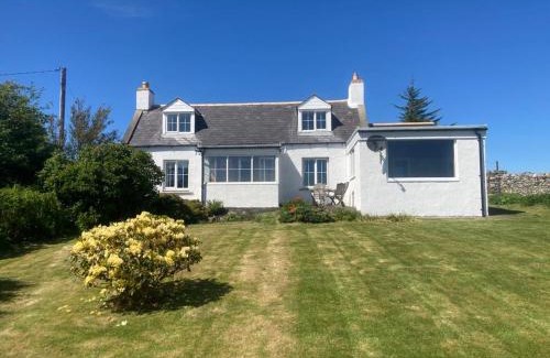 Lairg Casa | Crofters Cottage at 100 Midtown