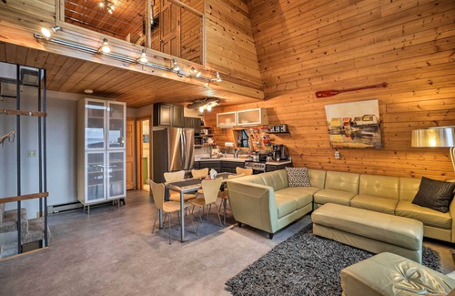 Crofton Cabina | Crofton Cabin w/ Tropical Hut & Water Views!
