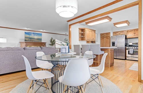 Stillwater Casa | Croixwood Cottage: 5BR luxe retreat near downtown Stillwater—book today!