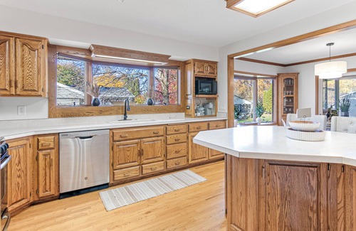Stillwater Casa | Croixwood Cottage: 5BR luxe retreat near downtown Stillwater—book today!