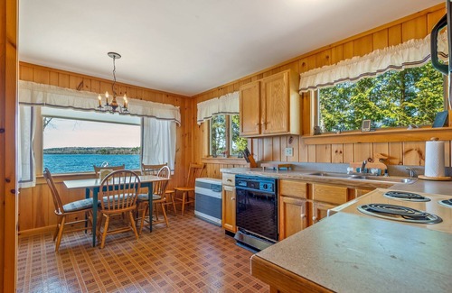 Rangeley Casa | Croker Cottage | Charming Cottage on Rangeley Lake