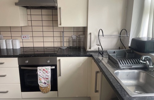 Liverpool Casa | Crompton Haven. 4 Rooms 1min to Croxteth Hall & Country Park.14 min to Anfield.