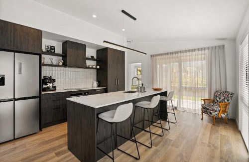 Lowburn Casa | Cromwell Haven - Cromwell Holiday Home