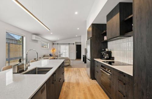 Lowburn Casa | Cromwell Haven - Cromwell Holiday Home