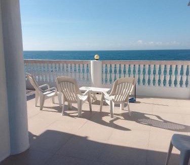 Oslob Cama Y Desayuno | Cronin Residence