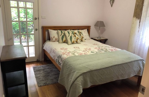 Falls Creek Otro | Crooby Cottage Farmhouse: close to Jervis Bay, private location, lush gardens