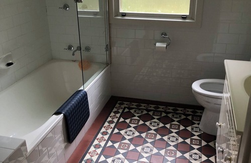 Falls Creek Otro | Crooby Cottage Farmhouse: close to Jervis Bay, private location, lush gardens