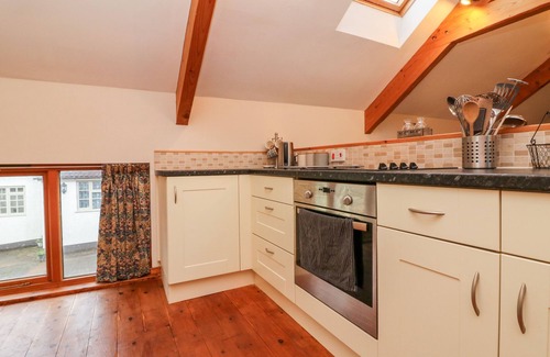 Tiverton Casa | CROOKE BARN, pet friendly, with hot tub in Tiverton