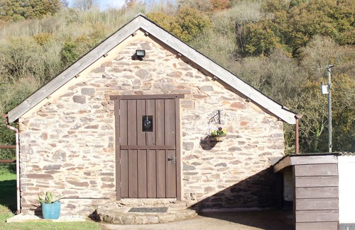 Tiverton Casa | CROOKE BARN, pet friendly, with hot tub in Tiverton