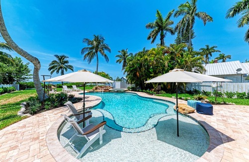 Cortez Casa | Crooked Coconut: Resort Pool & Spa, Dock, Kayaks