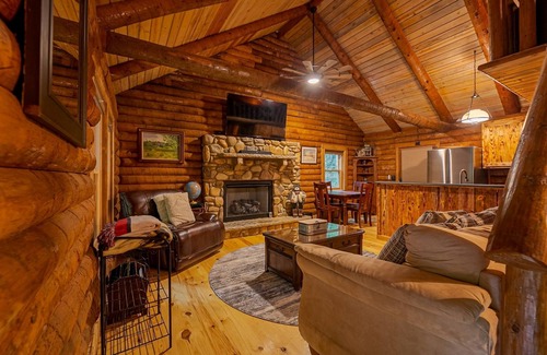 Sautee Nacoochee Cabina | Crooked Creek Cabin - Renovated, Vintage Log Cabin Waterfront Property