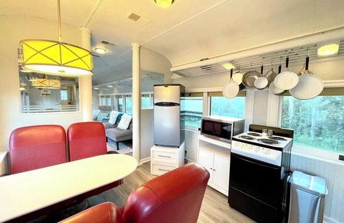 Conway Apartamento | Crooked Lake Express | Original train car of Grand Trunk Western 2579