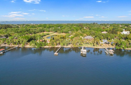 Tropic Casa | Crooked Mile Hideaway on the River