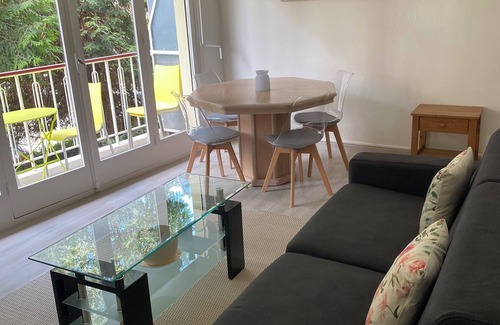 Cros-de-Cagnes Apartamento | Cros de Cagnes-sur-Mer building facing the sea