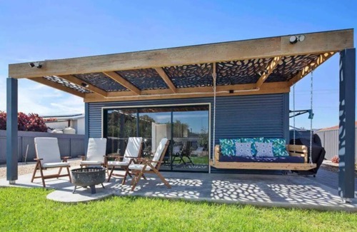 Aldinga Beach Casa | Croser Beach Shack - Boat & Caravan Friendly