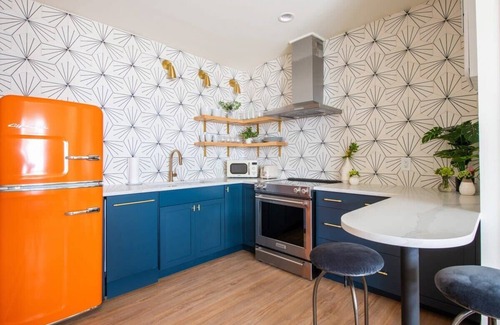 Westside Casa | ✰ CROSLEY SUITE ✰ Just Blocks to King St!