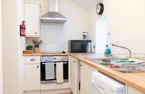 Gatehouse-of-Fleet Cabaña | Cross Cottage - a house that sleeps 2 guests in 1 bedroom