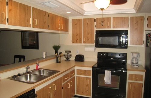 Biggar Condominio | Cross Creek C. C Condo. 2BR / 2BA Planta Baja.