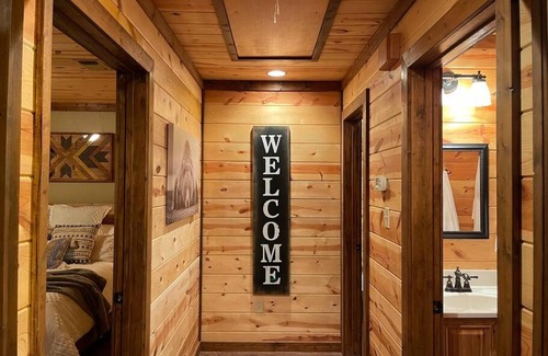 Pickens Casa | Cross Timbers Cabin on Private 12.5 Acres + Hot Tub