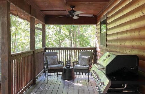 Pickens Casa | Cross Timbers Cabin on Private 12.5 Acres + Hot Tub