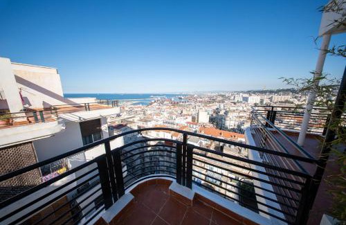 Algiers Apartamento | Cross views city, sea