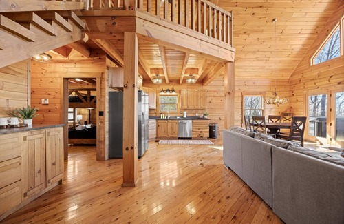 Trenton Cabina | Crossbow Cabin | Rustic Log Cabin | Hot Tub | Sleeps 10